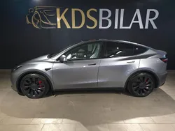 Grå Begagnad 2022 Tesla Model Y Performance SUV | 429 500 kr