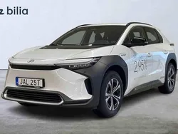 Vit Begagnad 2023 Toyota bZ4X Executive SUV | 454 900 kr