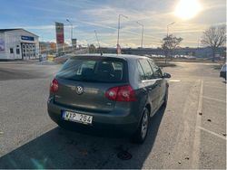 Grön Begagnad 2006 VW Golf V Trendline Halvkombi | 29 900 kr (Marknadspris)