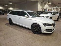Moon white metallic Begagnad 2023 Skoda Superb LAURIN & KLEMENT Kombi | 359 000 kr (Bra pris)
