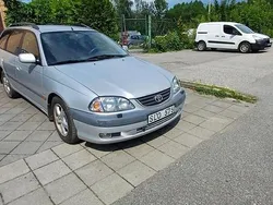 Silver Begagnad 2001 Toyota Avensis Kombi | 19 500 kr