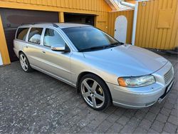 Grå Begagnad 2007 Volvo V70 Momentum Kombi | 32 000 kr (Marknadspris)