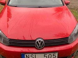 Röd Begagnad 2011 VW Golf VI Halvkombi | 73 000 kr (Marknadspris)