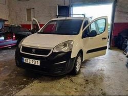 Vit Begagnad 2016 Peugeot Partner Van | 60 000 kr (Bra pris)