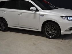 Vit Begagnad 2019 Mitsubishi Outlander P-HEV Edition SUV | 254 900 kr (Lite dyr)