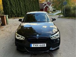 Svart Begagnad 2017 BMW M140 M Sport Halvkombi | 300 000 kr (Marknadspris)