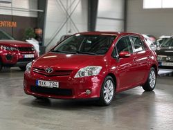 Mörkröd Begagnad 2012 Toyota Auris Plus Halvkombi | 79 900 kr (Marknadspris)