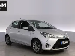 Silver Begagnad 2018 Toyota Yaris Hybrid Active Halvkombi | 139 900 kr (Marknadspris)