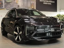 Svart (jet black metallic) Ny 2025 Porsche Macan Turbo SUV | 1 546 300 kr (Bra pris)