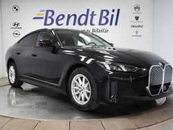 Black sapphire metallic Ny 2025 BMW i4 Shadowline Sedan | 599 500 kr (Bra pris)