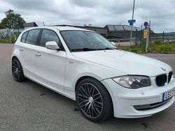 Vit Begagnad 2011 BMW 118 Comfort Edition Halvkombi | 84 900 kr (Bra pris)