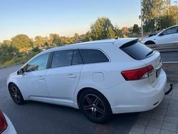 Vit Begagnad 2014 Toyota Avensis Kombi | 123 000 kr (Marknadspris)