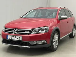 Röd Begagnad 2015 VW Passat Sedan | 131 000 kr (Bra pris)