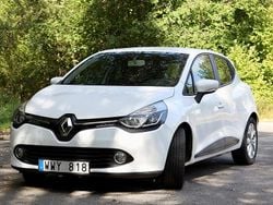 Vit Begagnad 2013 Renault Clio IV Halvkombi | 69 900 kr (Marknadspris)