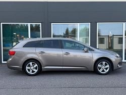 Brun Begagnad 2014 Toyota Avensis Kombi | 99 400 kr (Marknadspris)