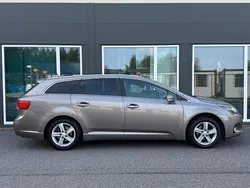 Brun Begagnad 2014 Toyota Avensis Kombi | 99 400 kr (Marknadspris)