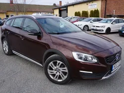 Brun Begagnad 2018 Volvo V60 CC Standard Kombi | 149 900 kr