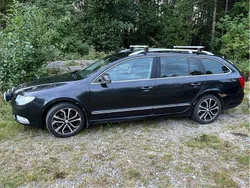 Svart Begagnad 2011 Skoda Superb Elegance Kombi | 27 000 kr