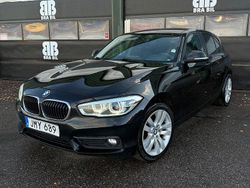 Svart Begagnad 2016 BMW 118 Advantage Halvkombi | 99 900 kr (Marknadspris)