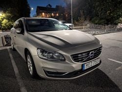 Brun Begagnad 2018 Volvo V60 Standard Kombi | 125 000 kr (Marknadspris)