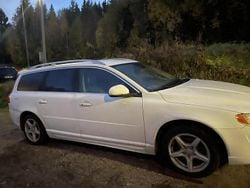 Vit Begagnad 2014 Volvo V70 Summum Kombi | 60 000 kr (Marknadspris)