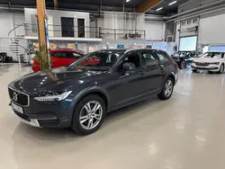 Grå Begagnad 2019 Volvo V90 CC Momentum Kombi | 264 000 kr (Marknadspris)