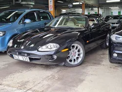 Svart Begagnad 1997 Jaguar XK | 139 999 kr