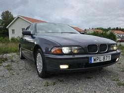 Grå Begagnad 2000 BMW 528 Kombi | 22 000 kr