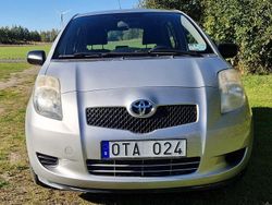 Silver Begagnad 2008 Toyota Yaris Halvkombi | 39 500 kr (Marknadspris)