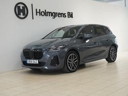 Grå Begagnad 2022 BMW 225 M Sport SUV | 339 900 kr