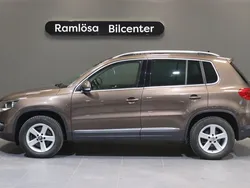 Brun Begagnad 2015 VW Tiguan Sportline SUV | 159 900 kr (Marknadspris)