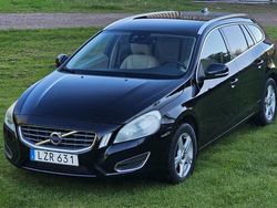 Svart Begagnad 2012 Volvo V60 Summum Kombi | 57 000 kr (Dyr)