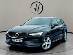 Svart Begagnad 2021 Volvo V60 CC SE Kombi | 325 000 kr (Marknadspris)