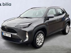 Mörkgrå (grå) Begagnad 2025 Toyota Yaris Hybrid Active SUV | 299 900 kr (Dyr)