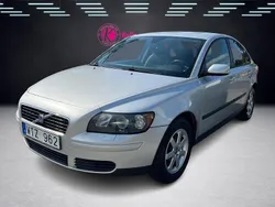 Ljusgrå Begagnad 2005 Volvo S40 Sedan | 38 900 kr (Marknadspris)