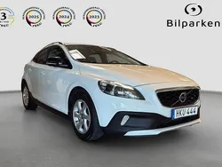 Vit Begagnad 2015 Volvo V40 CC Momentum Kombi | 169 990 kr (Marknadspris)