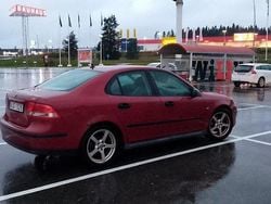 Röd Begagnad 2005 Saab 9-3 Sedan | 20 000 kr (Marknadspris)
