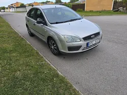 Silver Begagnad 2006 Ford Focus Halvkombi | 7 999 kr (Marknadspris)