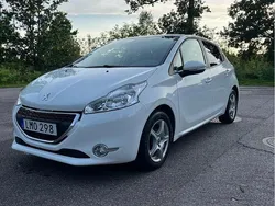 Vit Begagnad 2014 Peugeot 208 Halvkombi | 63 000 kr (Marknadspris)
