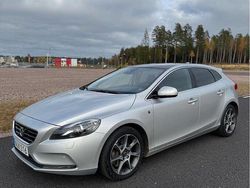 Begagnad 2016 Volvo V40 Ocean Race Halvkombi | 179 000 kr (Marknadspris)