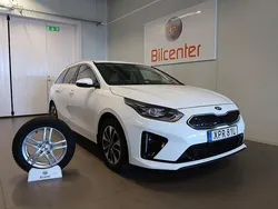 Vit Begagnad 2021 Kia Ceed Kombi | 209 900 kr (Marknadspris)