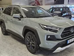 Grön Begagnad 2022 Toyota RAV4 Hybrid SUV | 395 000 kr (Marknadspris)