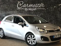 Grå Begagnad 2013 Kia Rio Halvkombi | 69 990 kr (Marknadspris)