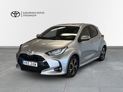 Silver Begagnad 2023 Toyota Yaris Hybrid Active Halvkombi | 244 900 kr (Lite dyr)