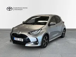 Silver Begagnad 2024 Toyota Yaris Hybrid Active Halvkombi | 249 900 kr (Lite dyr)