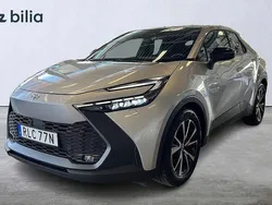Silver Begagnad 2024 Toyota C-HR Style SUV | 349 900 kr (Marknadspris)