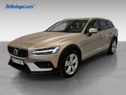 Grå Begagnad 2024 Volvo V60 CC Plus Kombi | 463 900 kr (Marknadspris)