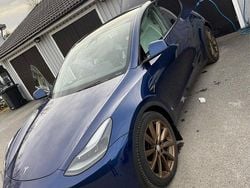 Blå Begagnad 2023 Tesla Model Y Performance SUV | 445 000 kr (Marknadspris)
