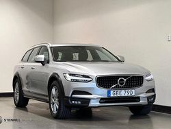 Silver (silver metallic) Begagnad 2019 Volvo V90 CC Momentum Kombi | 259 900 kr (Bra pris)