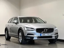 Silver (silver metallic) Begagnad 2019 Volvo V90 CC Momentum Kombi | 259 900 kr (Marknadspris)